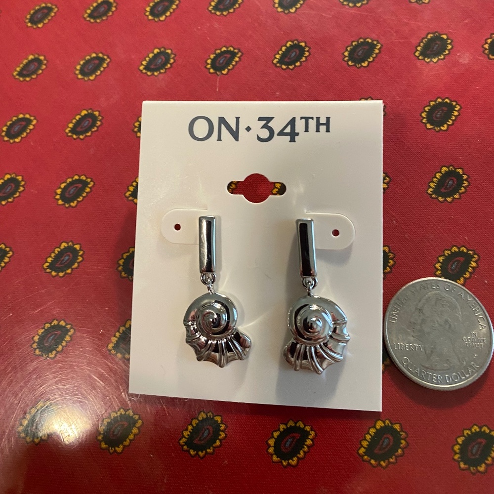 ON-34TH Shell Earrings - Picture 5 of 5